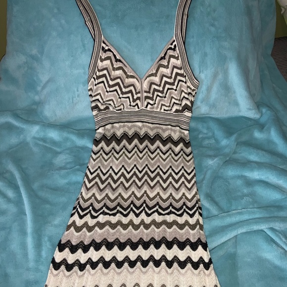 Guess sweater 👗 dress - Picture 3 of 6